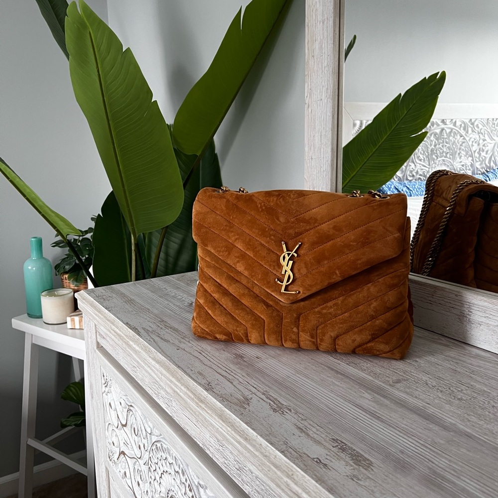SAINT LAURENT
Suede Calfskin Y Quilted Monogram Loulou Chain Satchel Cinnamon